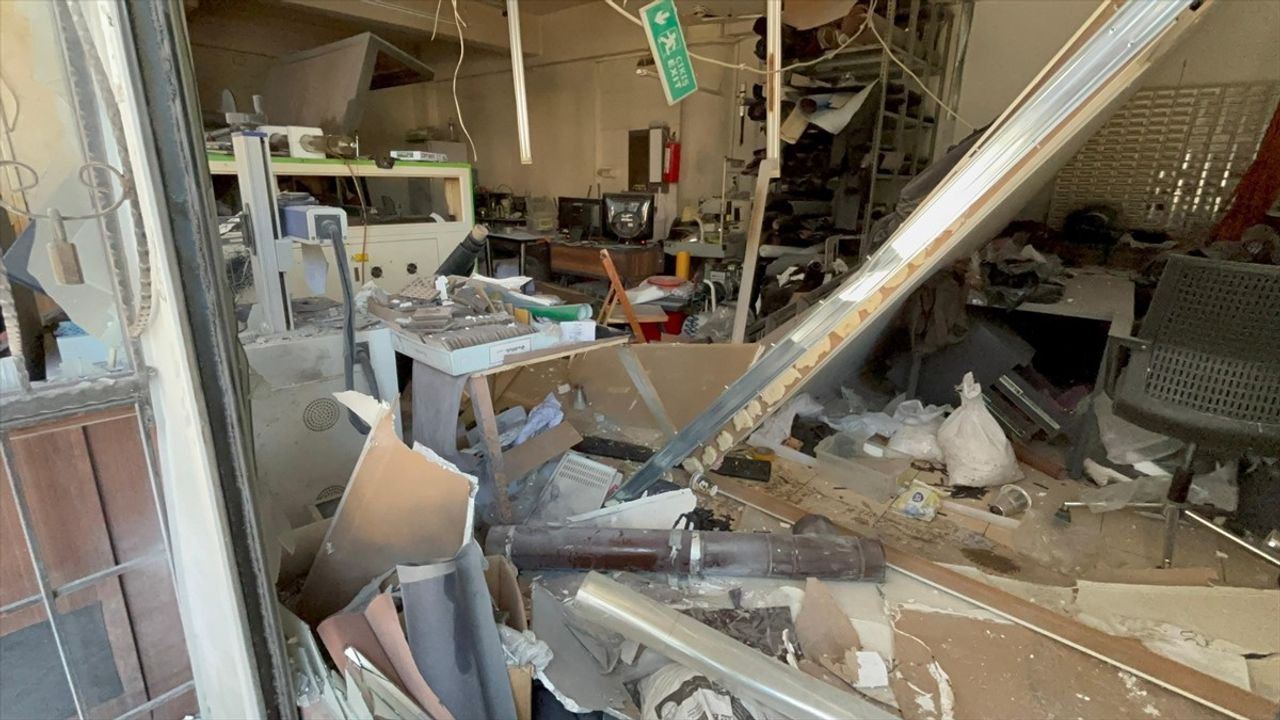 Güngören'de İş Yerinde Patlama Anı Güvenlik Kamerasında