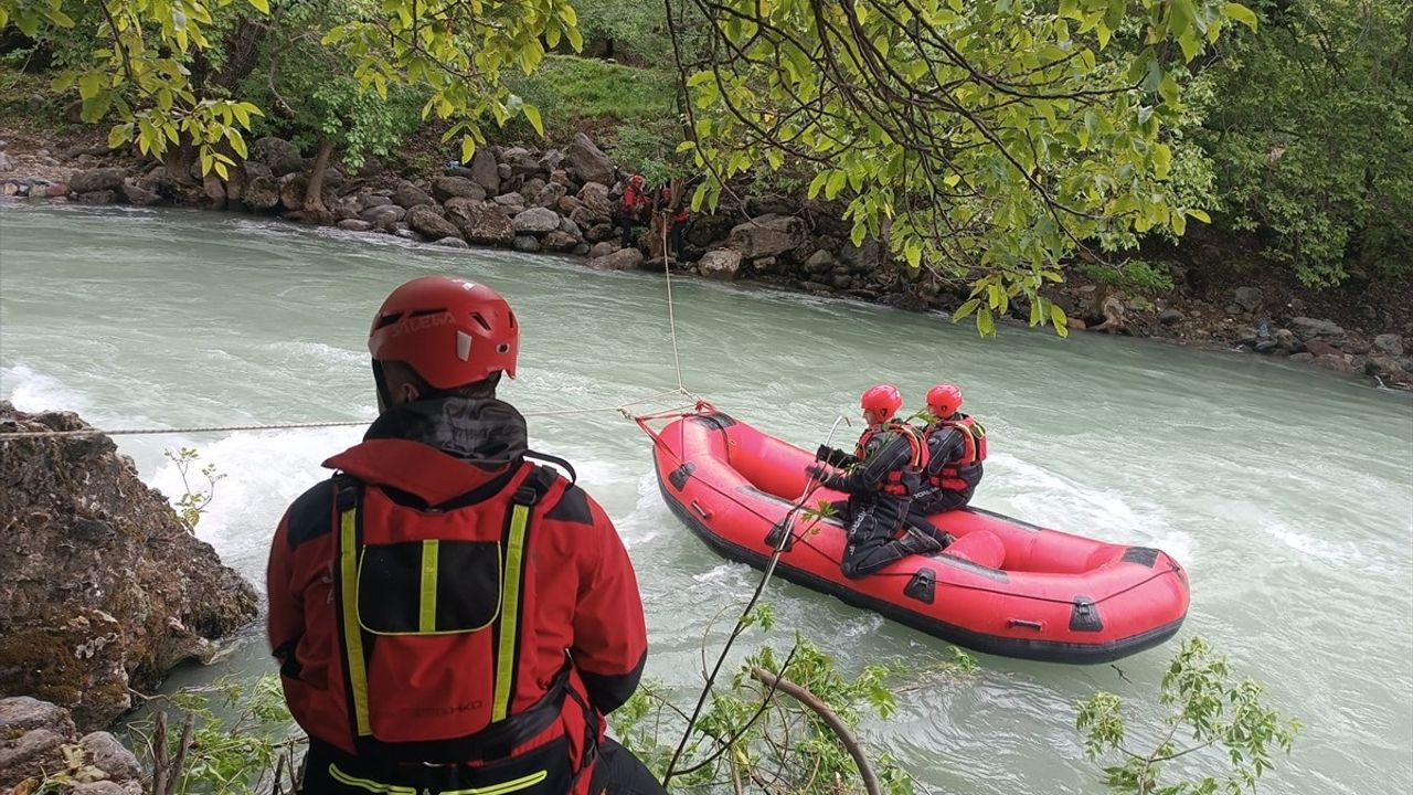 Hakkari'de Kaybolan Genç İçin Arama Çalışmaları Devam Ediyor