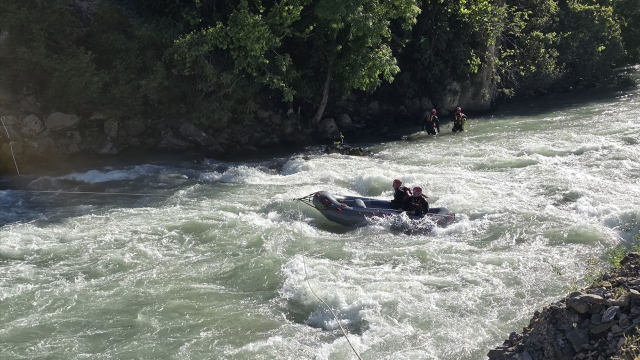 Hakkari'de Kaybolan Genç İçin Arama Çalışmaları Devam Ediyor