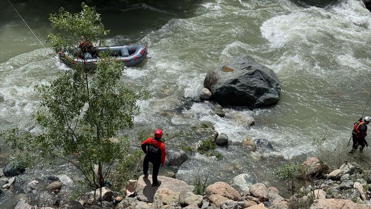 Hakkari'de Kaybolan Genç İçin Arama Çalışmaları Devam Ediyor