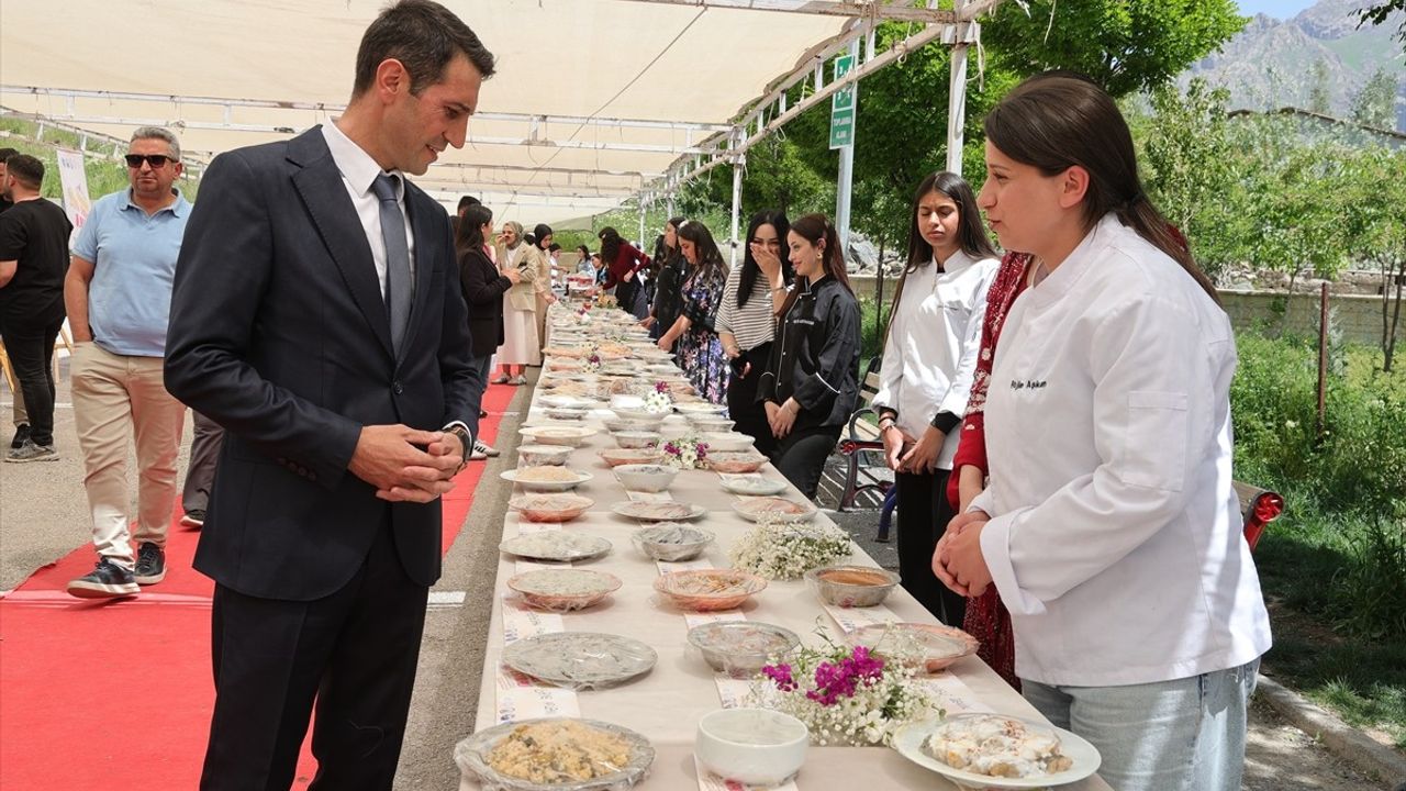 Hakkari'de Yöresel Ot Festivali Heyecanı