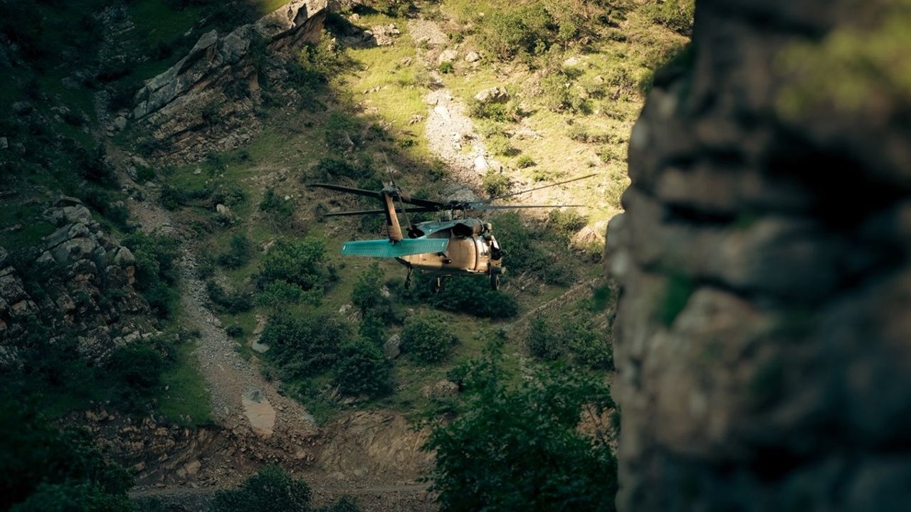 Hakkari Valisi Ali Çelik, Kaybolan Genci Arama Çalışmalarını İnceledi