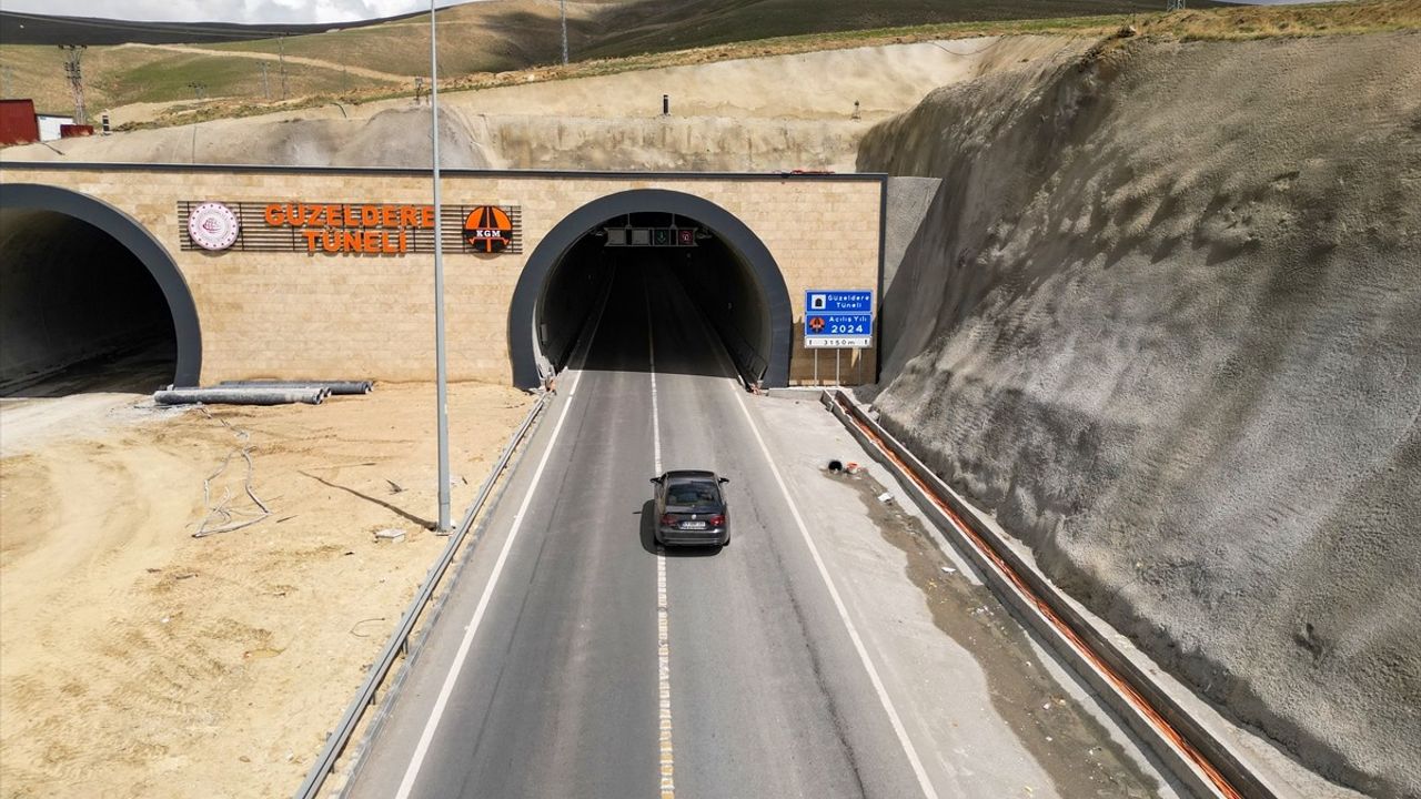 Hakkari-Van Kara Yolunda Tünel Hamlesi ile Güvenli Ulaşım Sağlandı