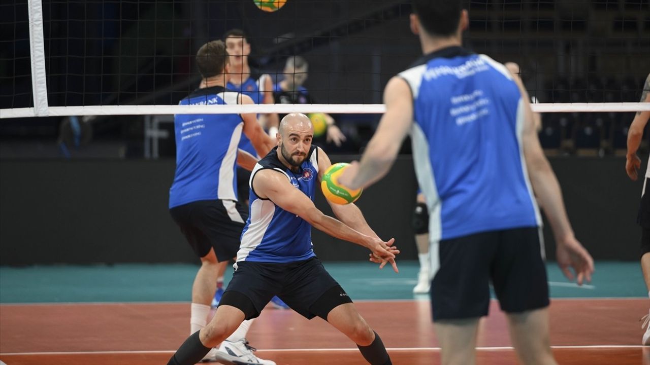 Halkbank Voleybol Takımı, CEV Şampiyonlar Ligi Yarı Finali için Hazırlıklarını Sürdürüyor