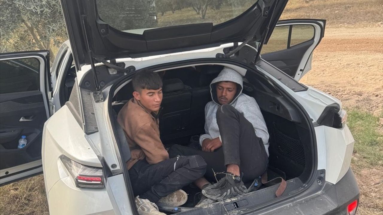 Hatay'da 37 Düzensiz Göçmen Yakalandı, 9 Kaçakçı Tutuklandı