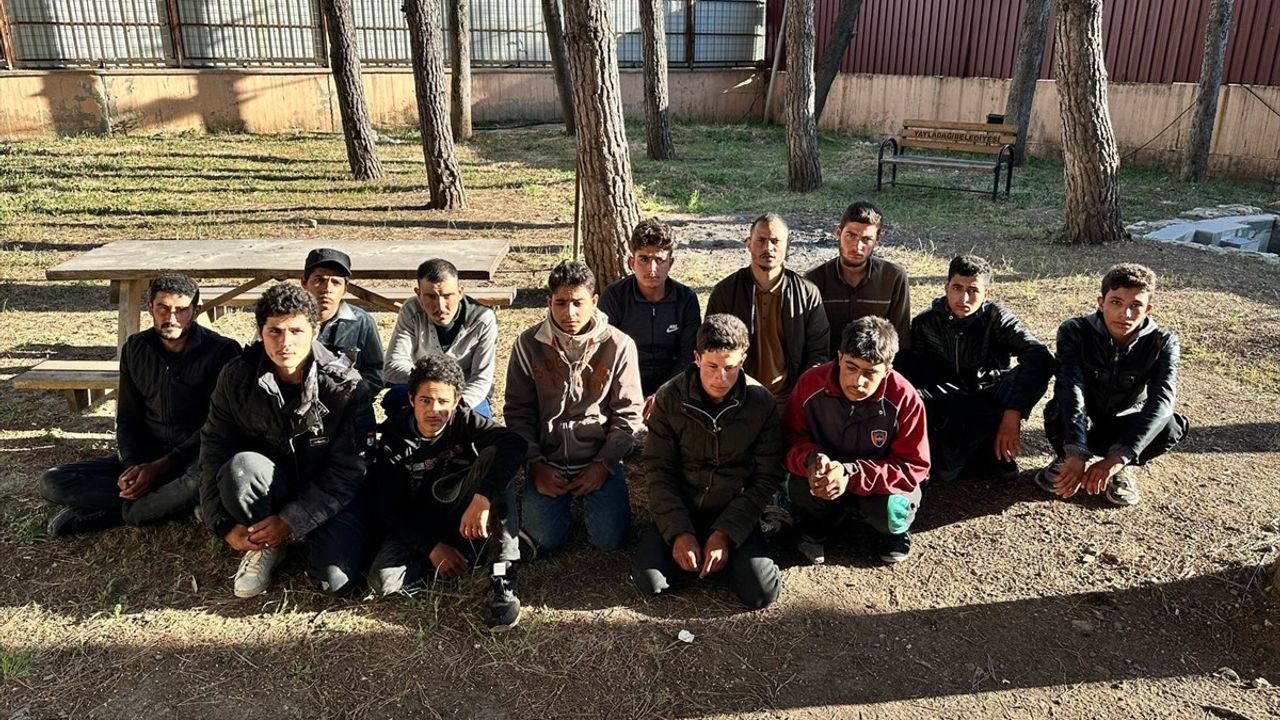 Hatay'da 65 Düzensiz Göçmen Yakalandı, 6 Tutuklama