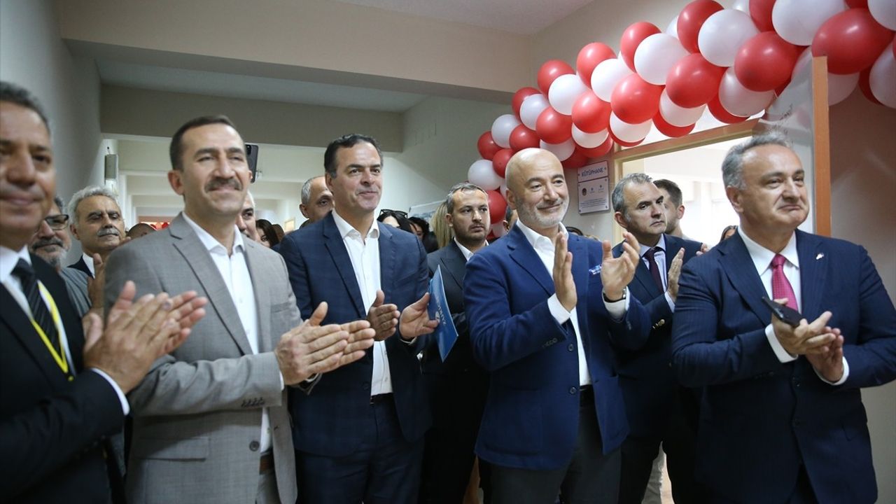 Hatay'da Depremden Etkilenen Öğrenciler için Yeni Kütüphane Açıldı
