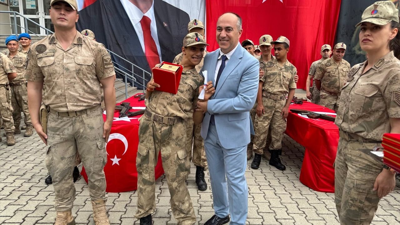 Hatay'da Engelli Gençler Bir Günlüğüne Asker Oldu