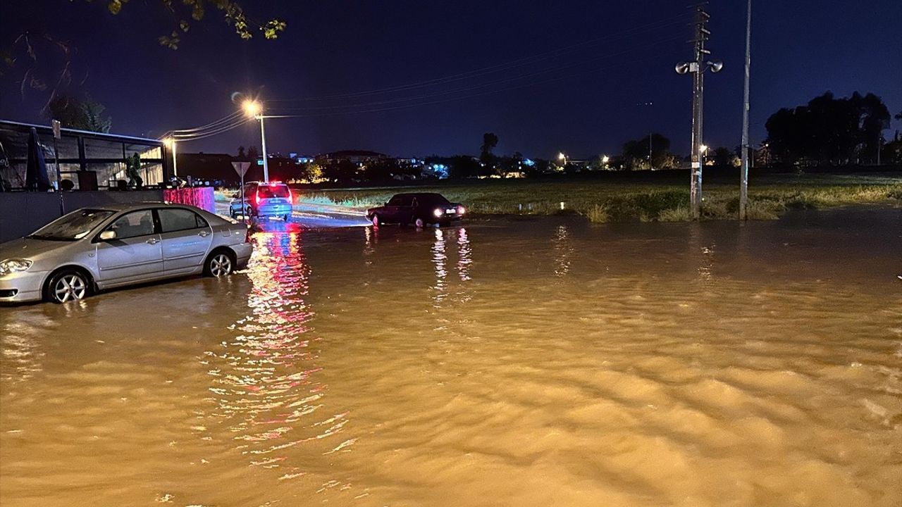 Hatay'da Sağanak ve Dolu Yağışı Hayatı Olumsuz Etkiledi