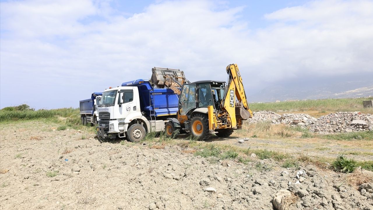 Hatay'daki Mileyha Sulak Alanı'na Kaçak Dökülen Molozlar Temizlendi