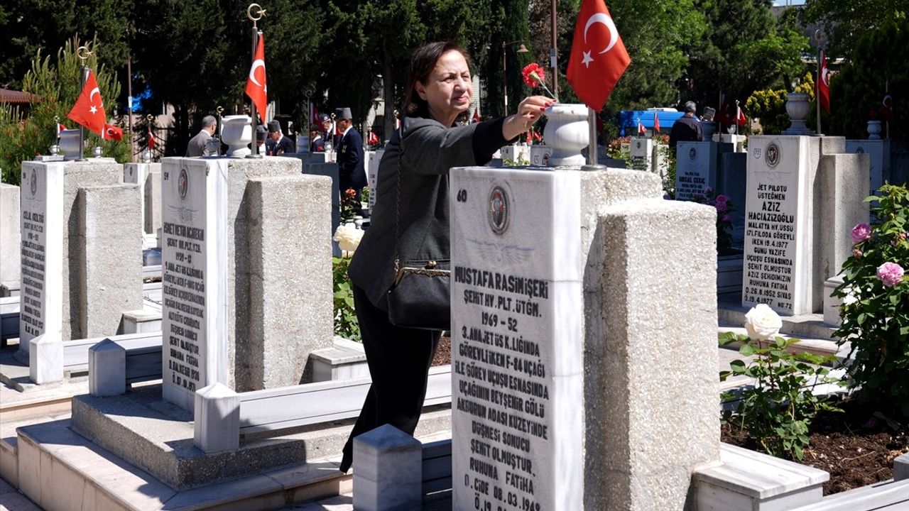 Hava Şehitleri Edirnekapı'da Anıldı