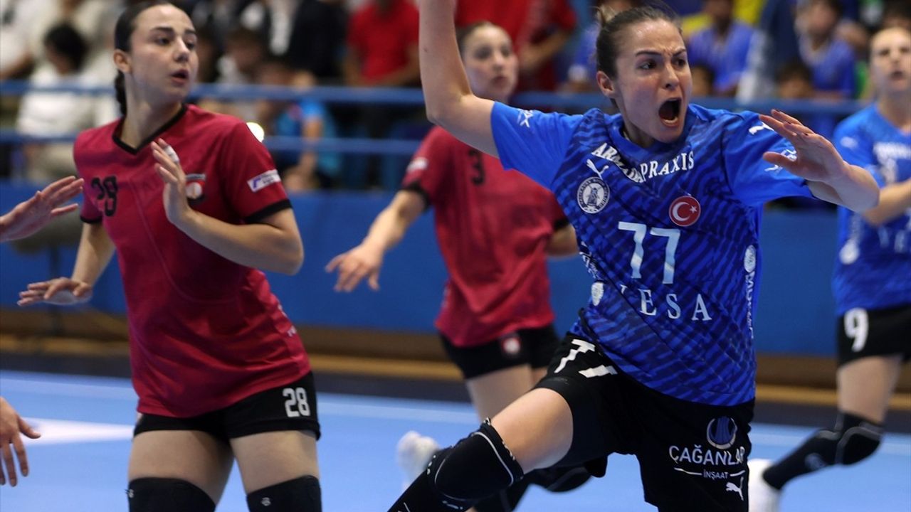 Hentbol Kadınlar Süper Lig Finalinde Armada Praxis Yalıkavak Avantaj Sağladı