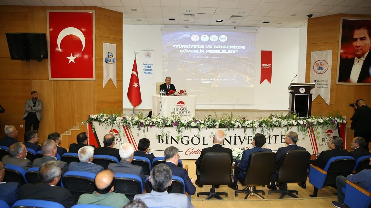 Hulusi Akar: PKK ve YPG Kürtlerin Temsilcisi Değildir