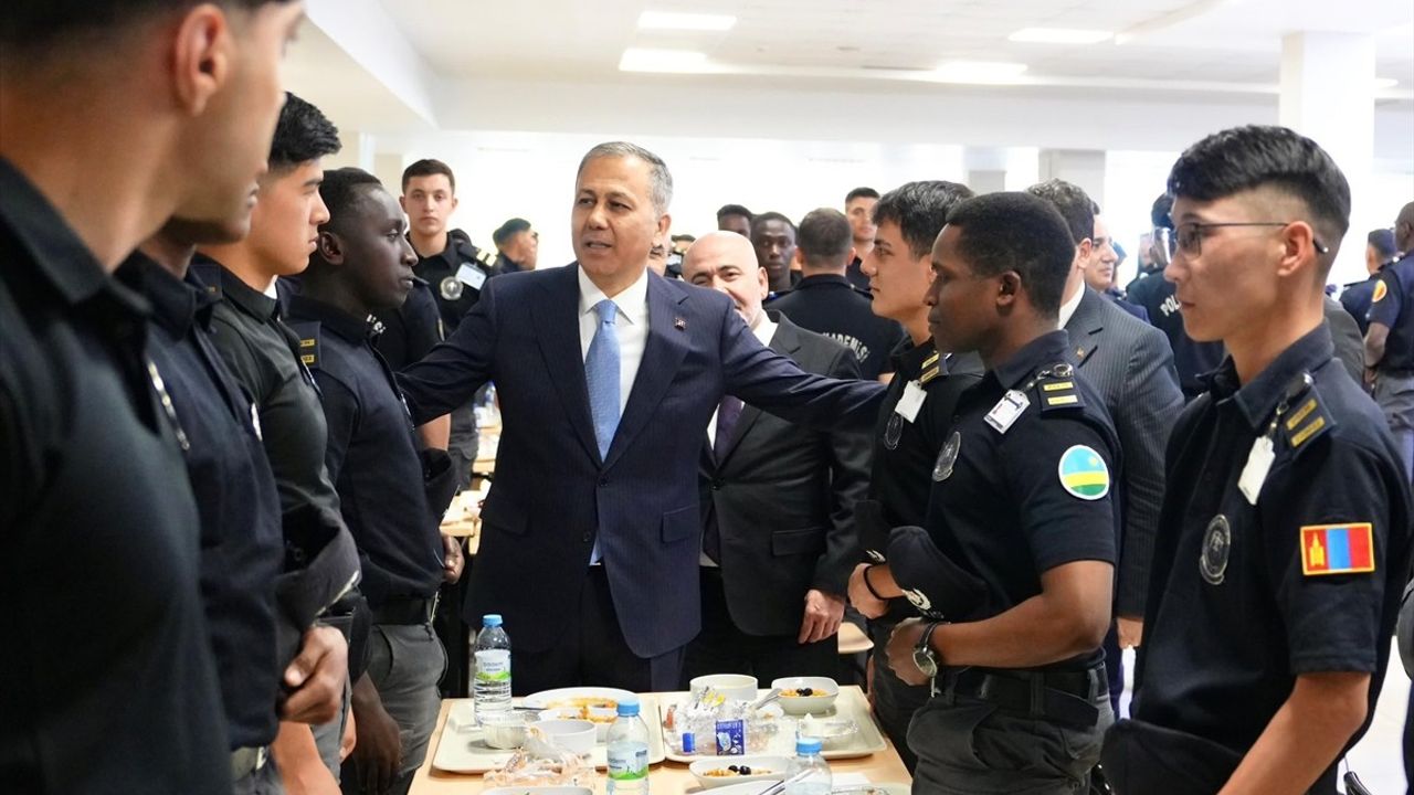 İçişleri Bakanı Yerlikaya, Polis Akademisi Ziyaretiyle Eğitimin Kalitesini Vurguladı