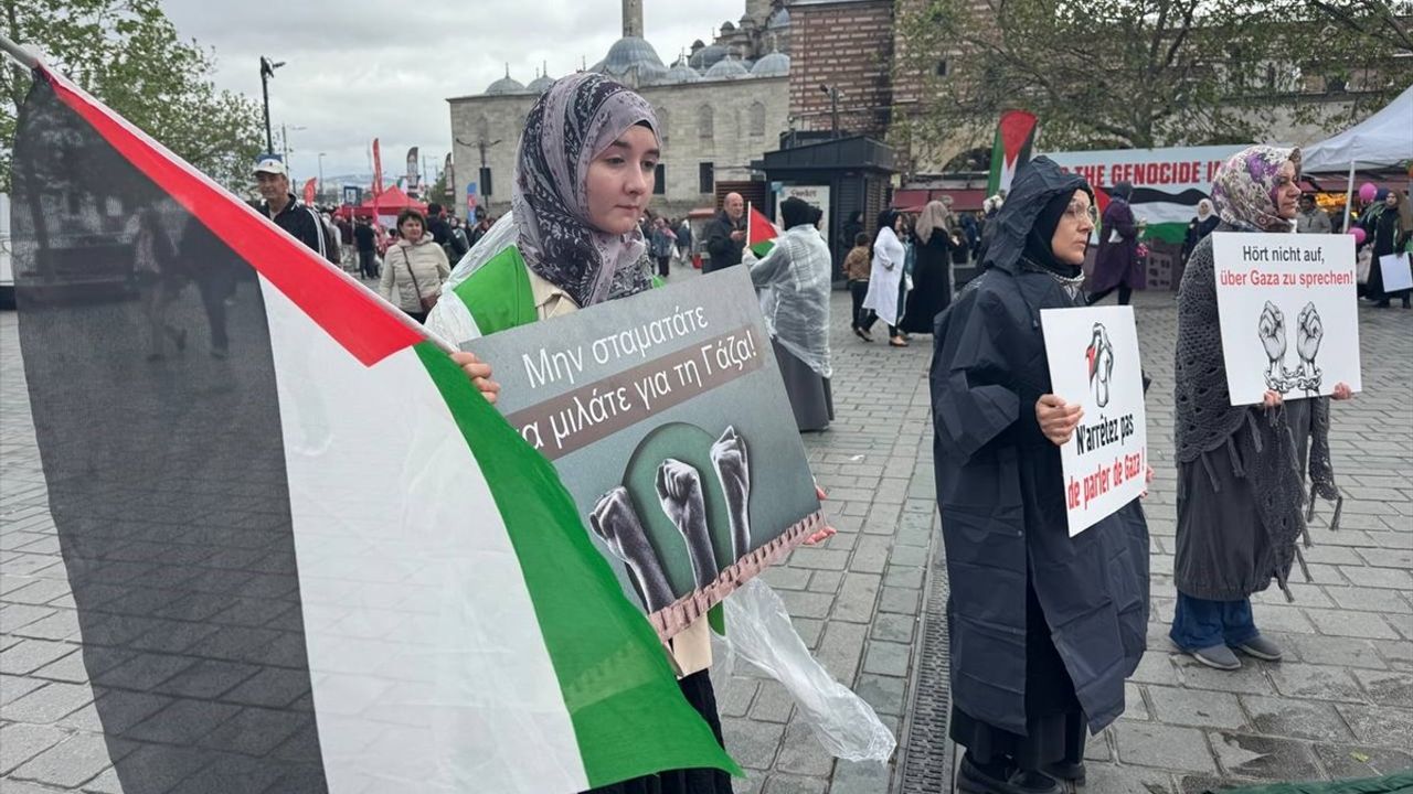 İHH Kadın Birimi'nden Gazze'ye Destek Eylemi