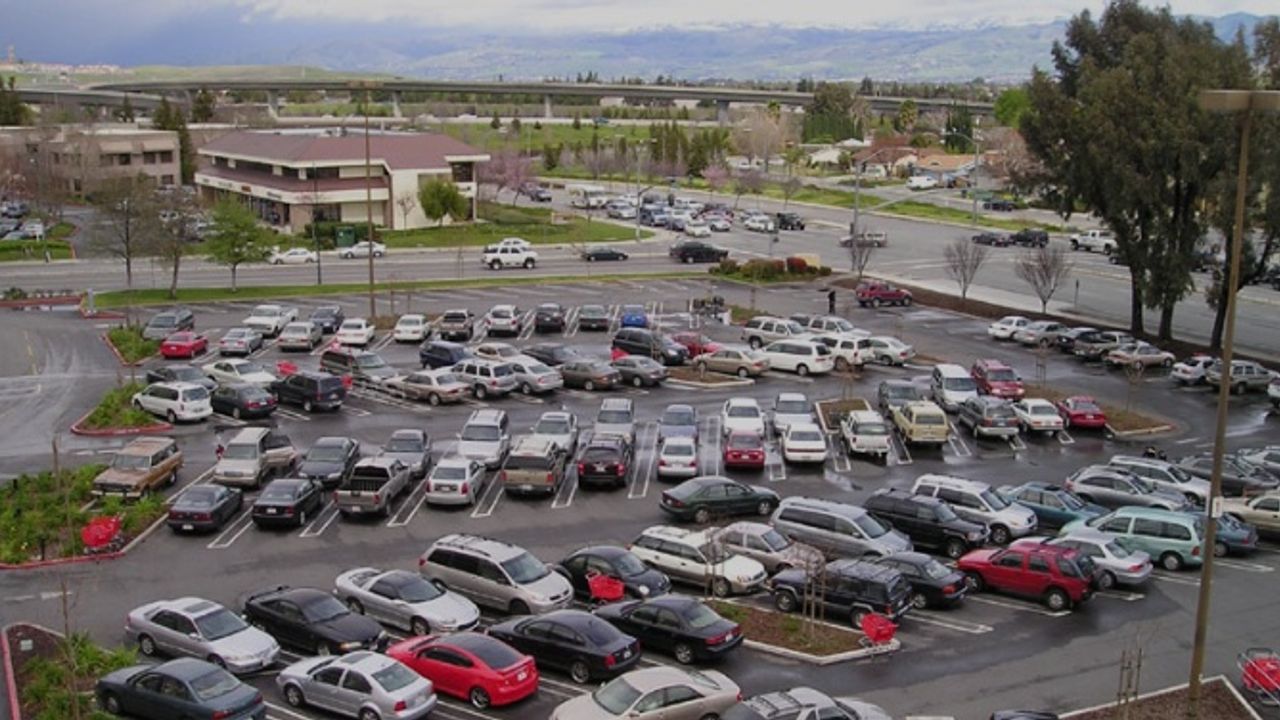 İnegöl'de Üçüncü Otopark Hamlesi: Ücretsiz Araç Park Alanı Geliyor