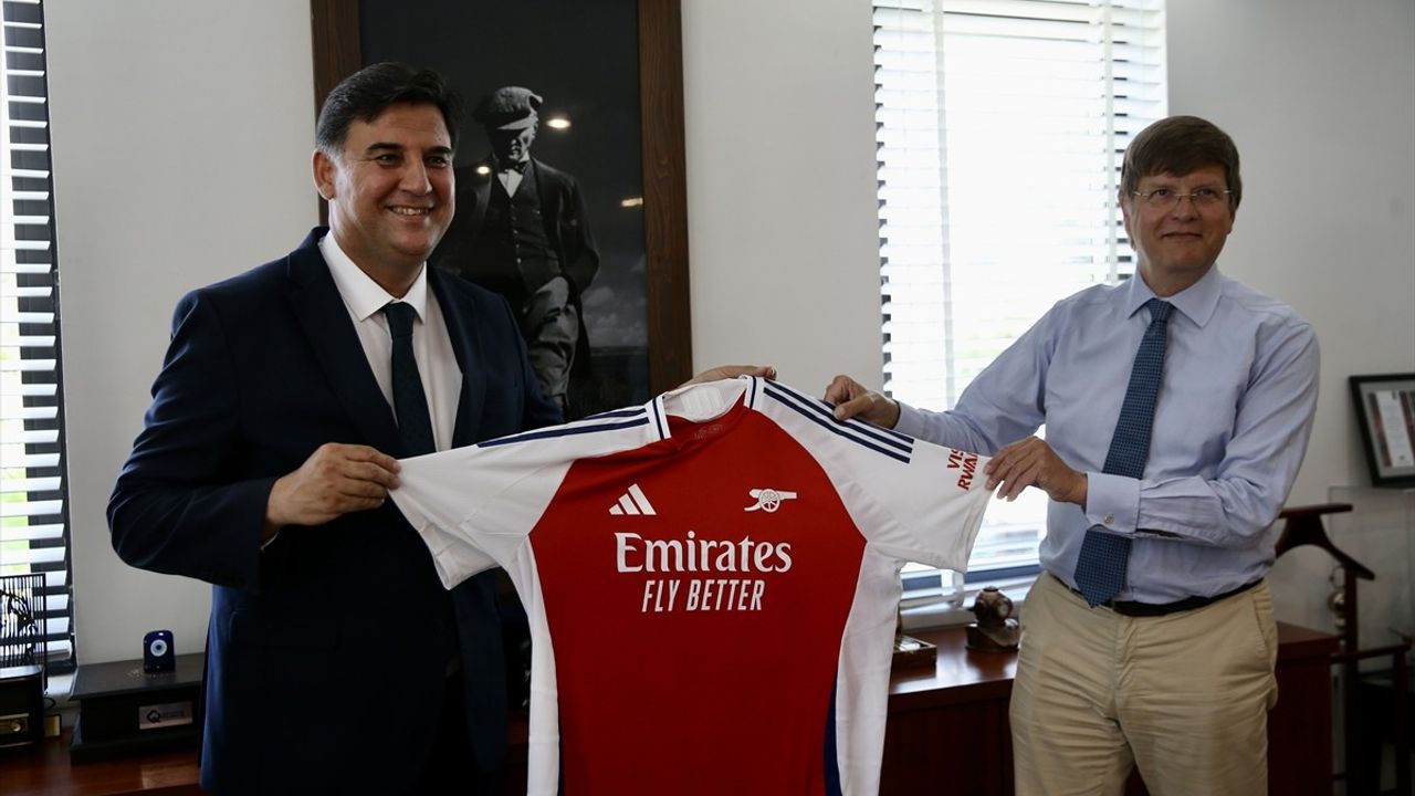 İngiliz Heyetten Fethiye Belediye Başkanı Karaca'ya Ziyaret