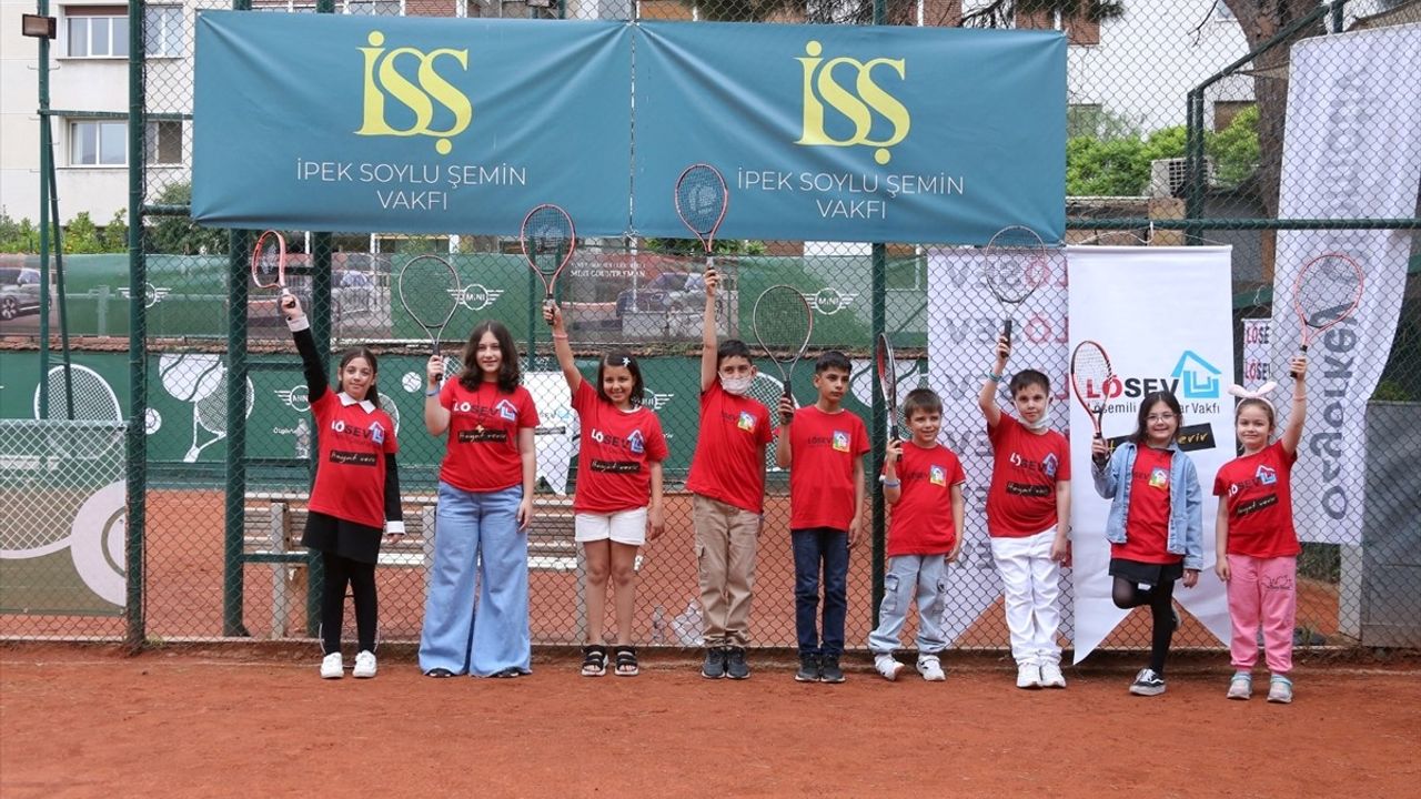 İpek Soylu, Lösemiyle Mücadele Eden Çocuklara Tenis Eğitimi Verdi