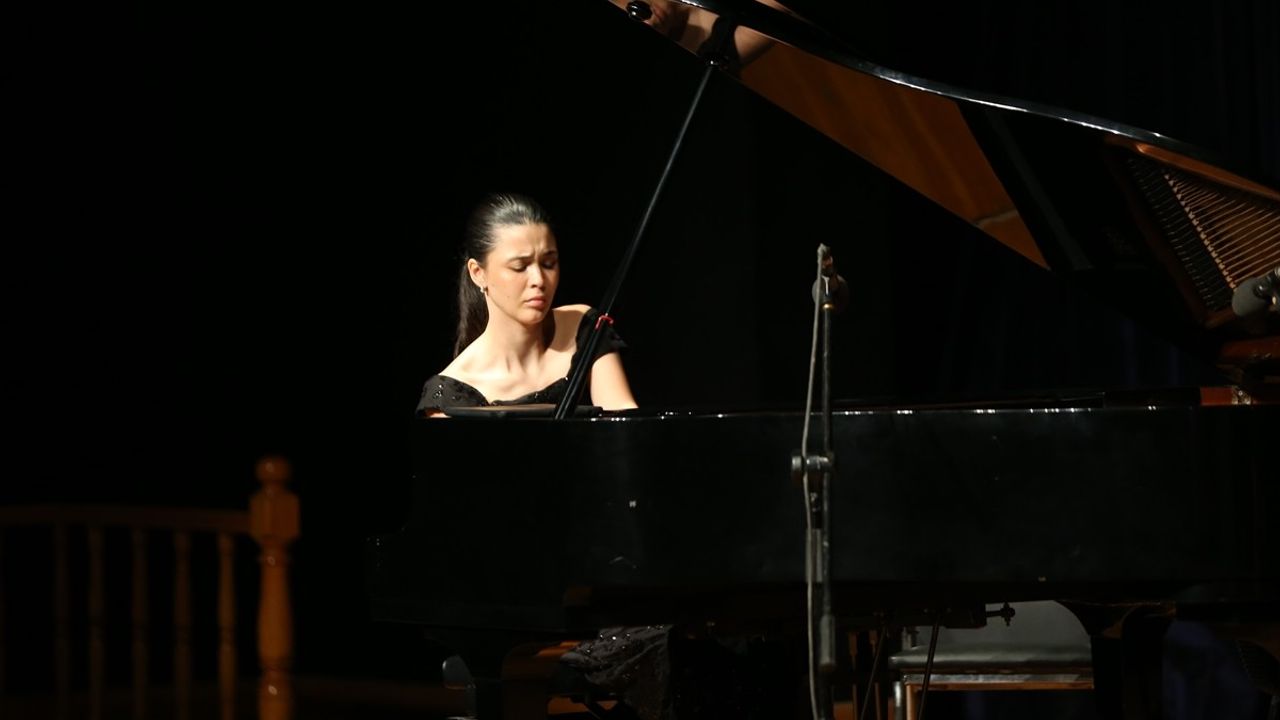 İraz Yıldız, Hatay'da Muhteşem Bir Konser Verdi