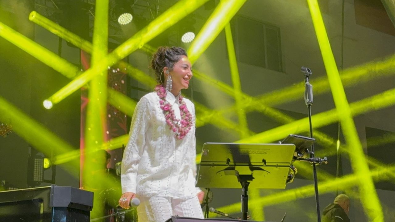 Isparta'da Öykü Gürman'dan Unutulmaz Konser