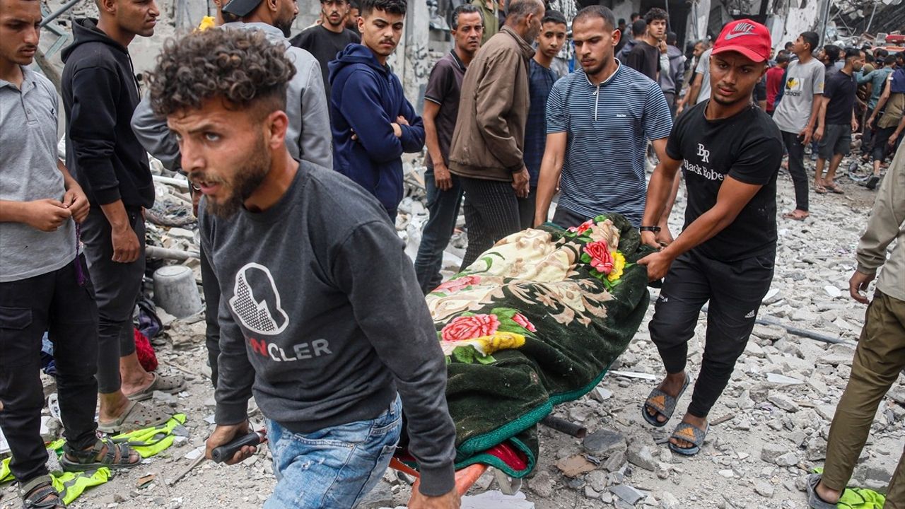 İsrail'in Gazze'de Düzenlediği Saldırıda 13 Filistinli Hayatını Kaybetti