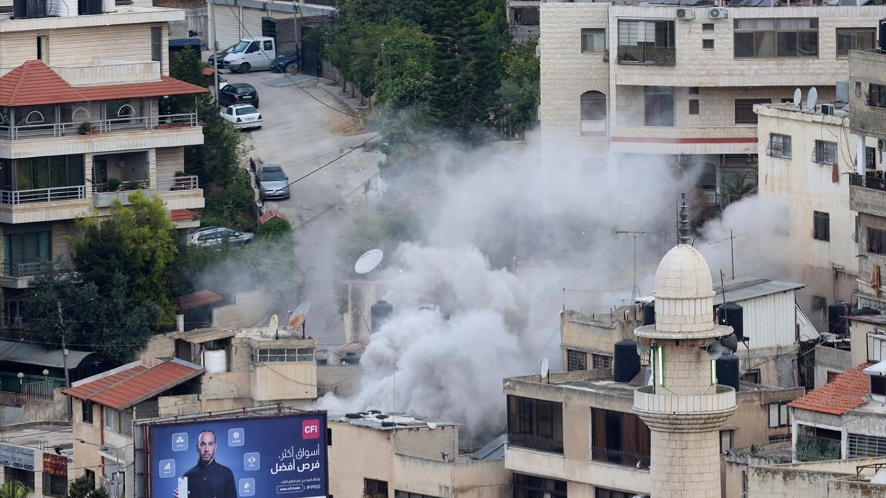 İsrail Ordusu, Batı Şeria'da İki Filistin Evinin Yıkımını Gerçekleştirdi