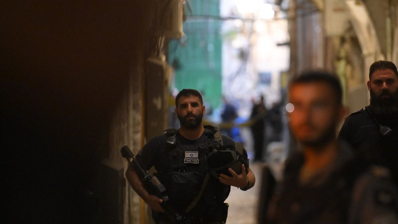 İsrail Polisi, Doğu Kudüs'te Bıçaklı Saldırı Gerekçesiyle Bir Şüpheliyi Öldürdü