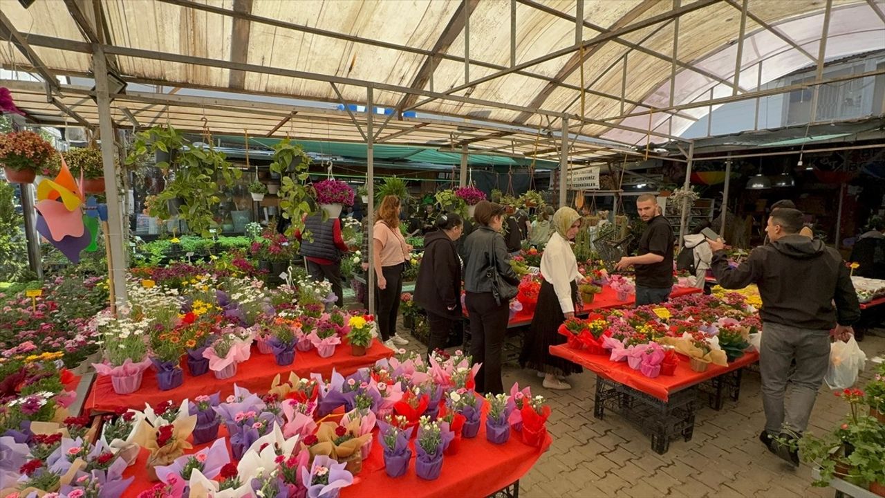 İstanbul'da Anneler Günü İçin Çiçekçi Yoğunluğu Zirveye Ulaştı