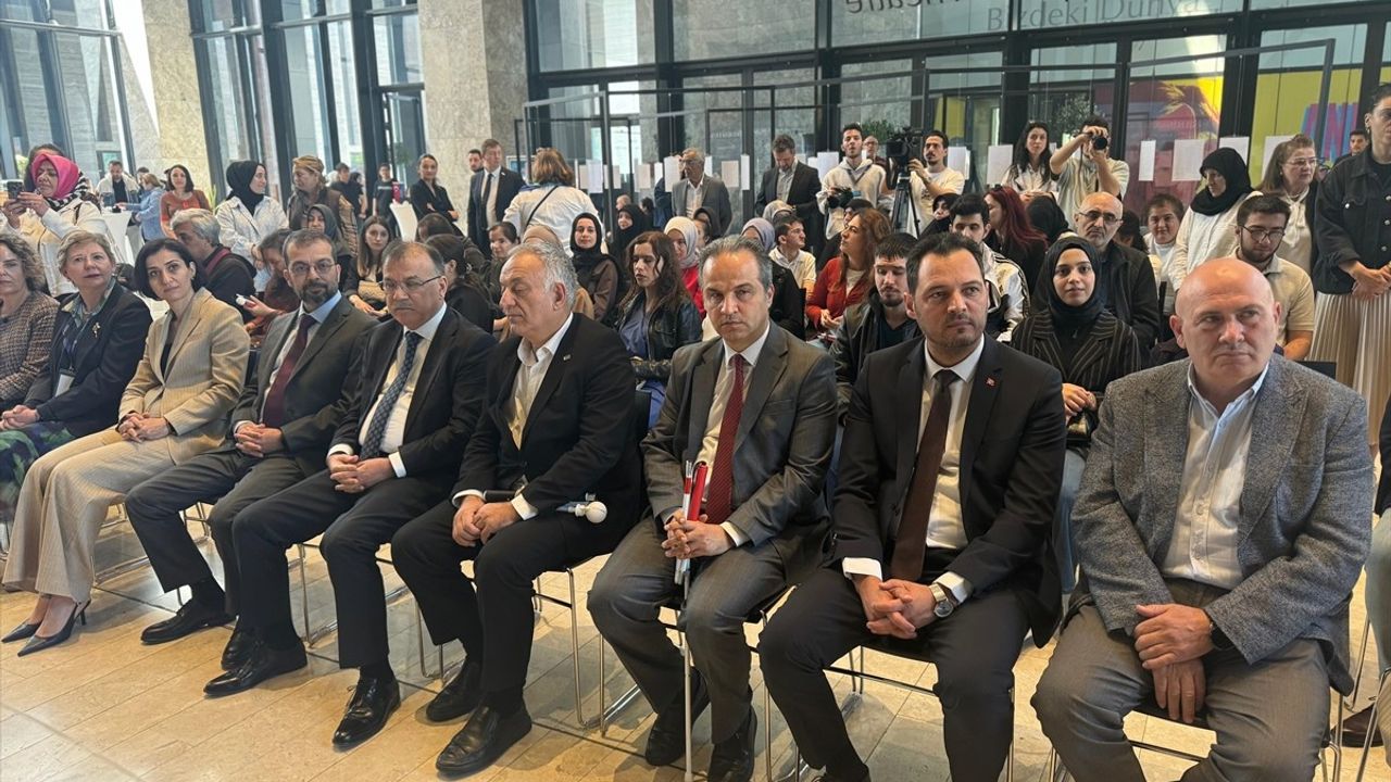 İstanbul'da Annelerin Kaleminden Sergisi Açıldı: Özel Gereksinimli Çocukların Hikayeleri