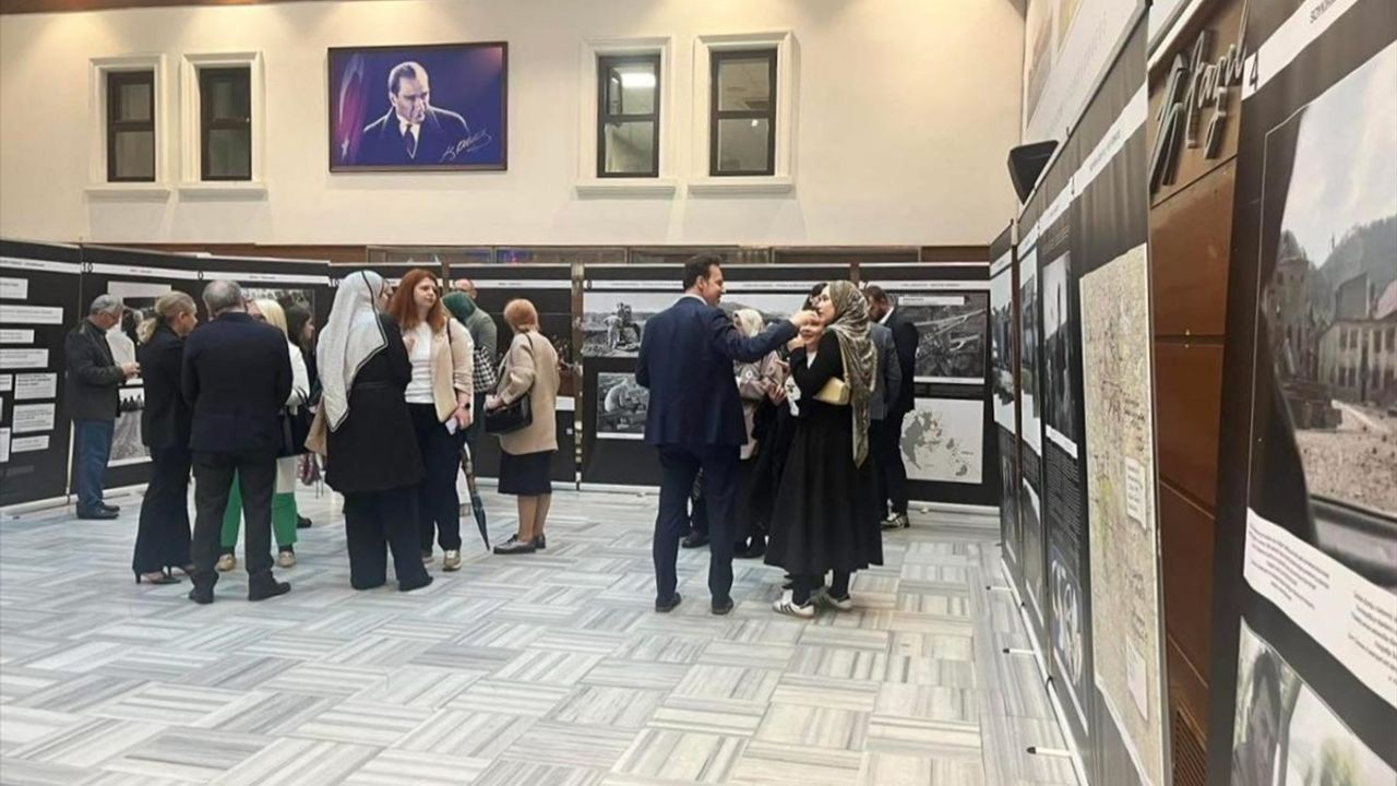İstanbul'da 'Dünya Srebrenitsa'yı Unutmuyor' Paneli ve Sergisi Düzenlendi