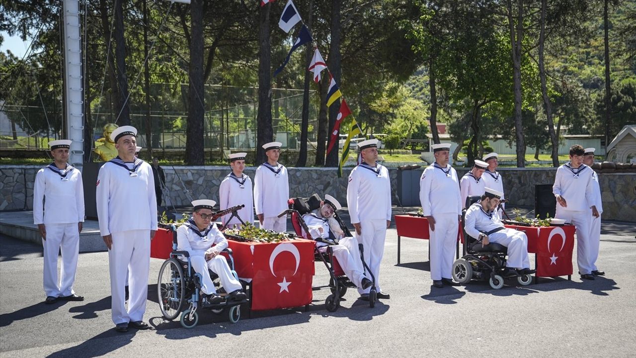 İstanbul'da Engelli Gençler Temsili Askerlik Yaptı