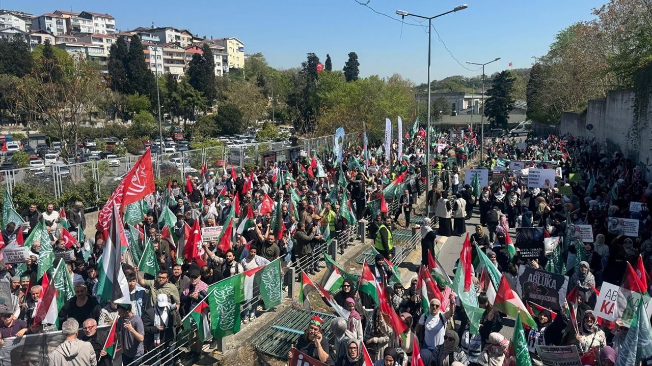 İstanbul'da Gazze İçin ABD Konsolosluğu Önünde Protesto