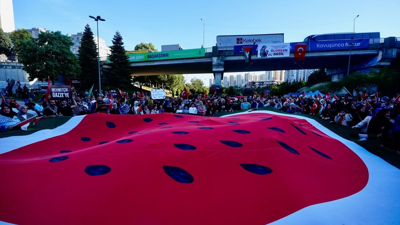 İstanbul'da 'Özgür Gazze Yürüyüşü' Gerçekleşti