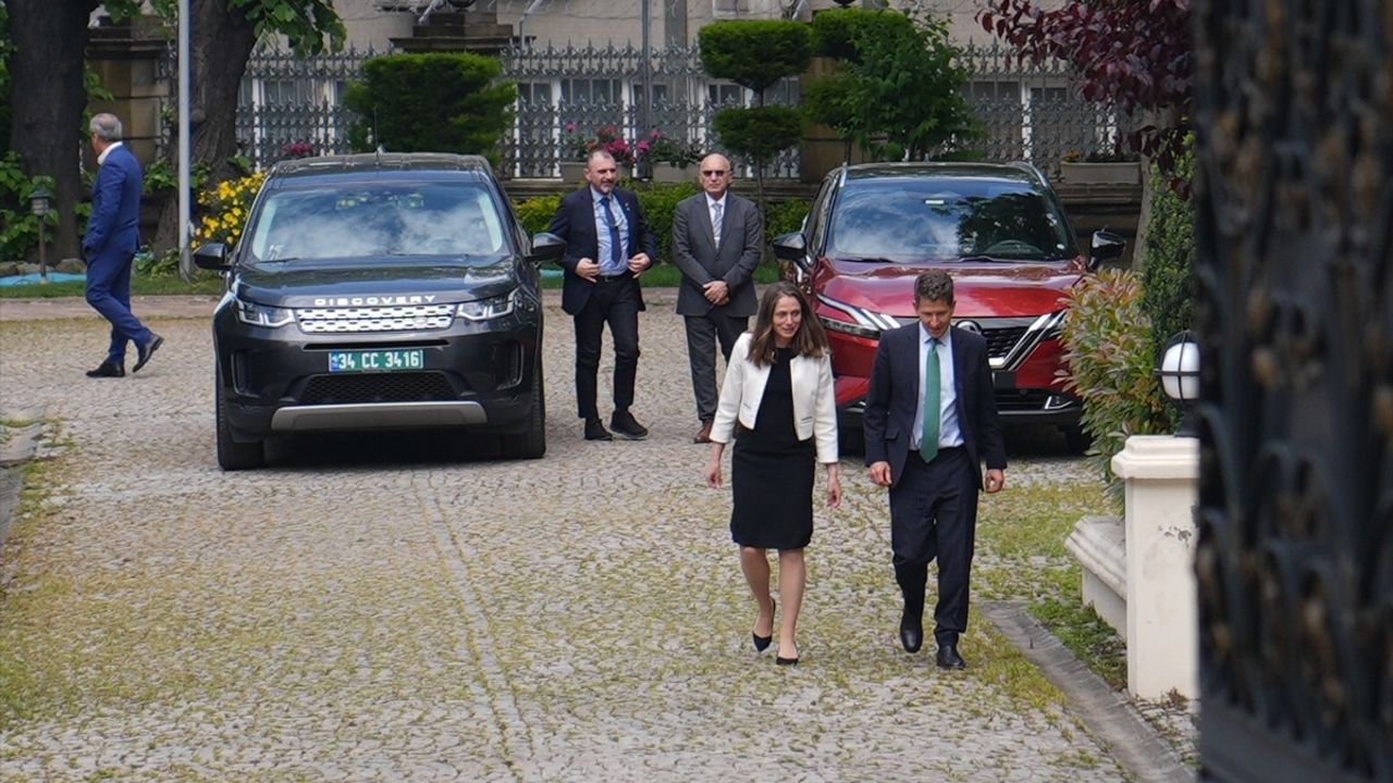 İstanbul'daki İran-Avrupa Nükleer Görüşmeleri Tamamlandı