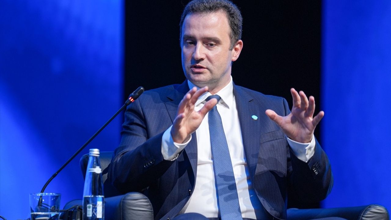 İstanbul Doğal Kaynaklar Zirvesi'nde Enerji Bakanları Değerlendirmelerde Bulundu