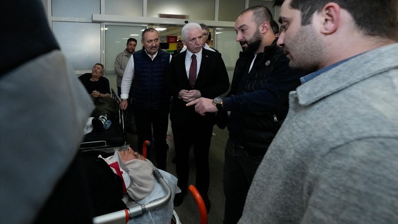 İstanbul Valisi Gül, Metrobüs Kazasında Yaralananları Ziyaret Etti