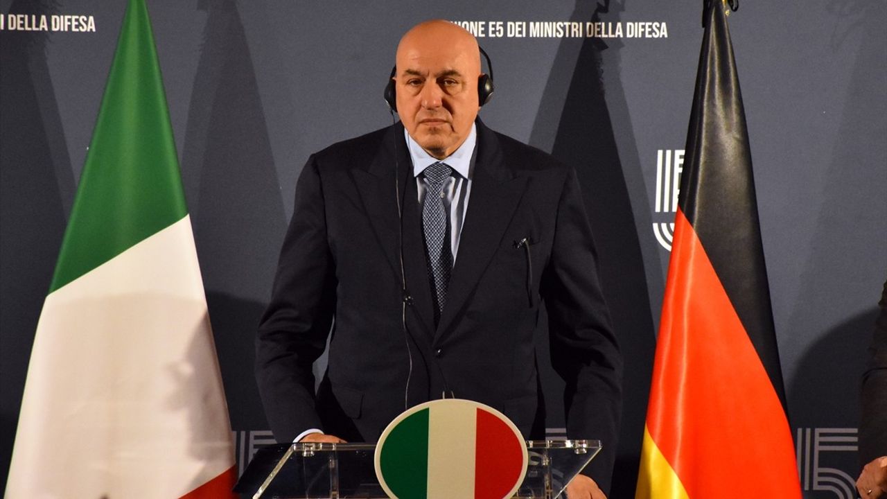 İtalya'da E5 Ülkeleri Savunma Bakanları Toplandı