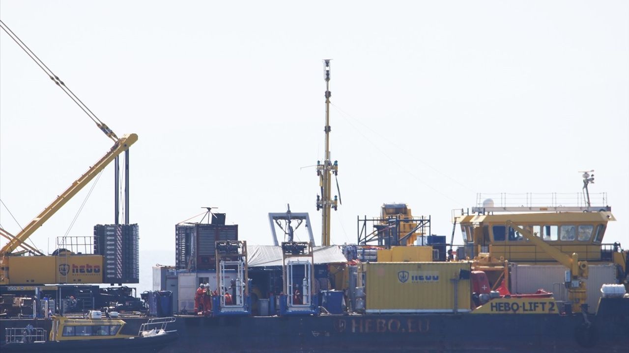 İtalya'da Lüks Yat Enkazı Çıkarma Çalışmaları Devam Ediyor