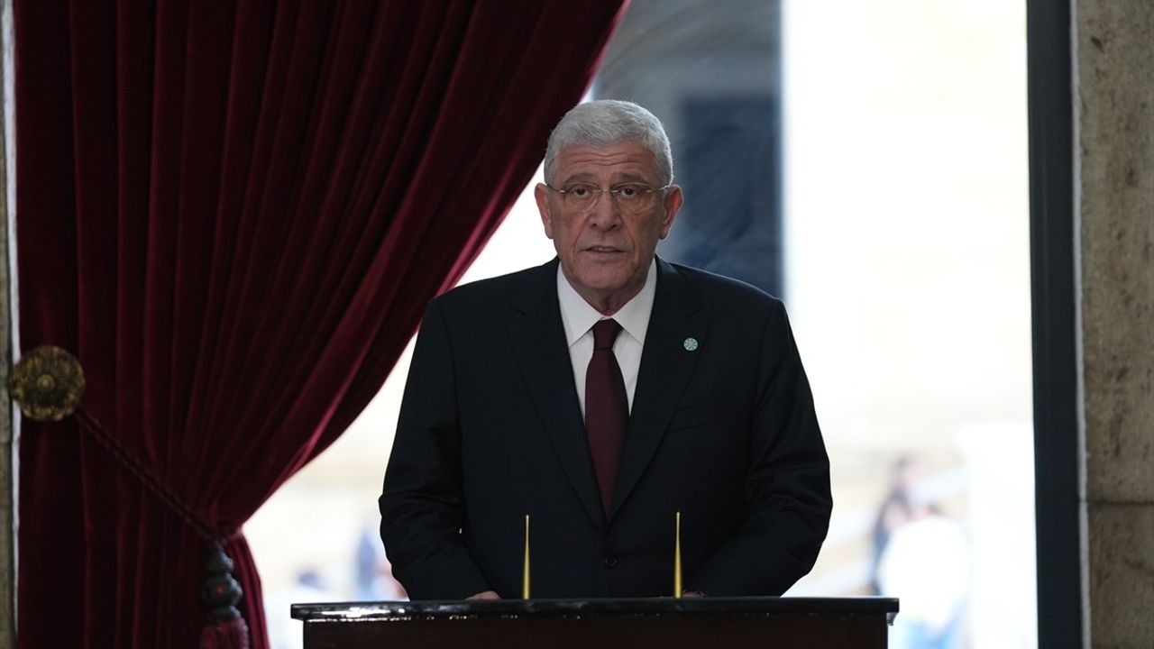İYİ Parti Genel Başkanı Dervişoğlu, Gençlerle Anıtkabir'i Ziyaret Etti