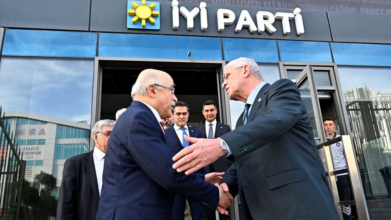 İYİ Parti Genel Başkanı Dervişoğlu, Türk Ocakları Genel Başkanı Öz'ü Ağırladı