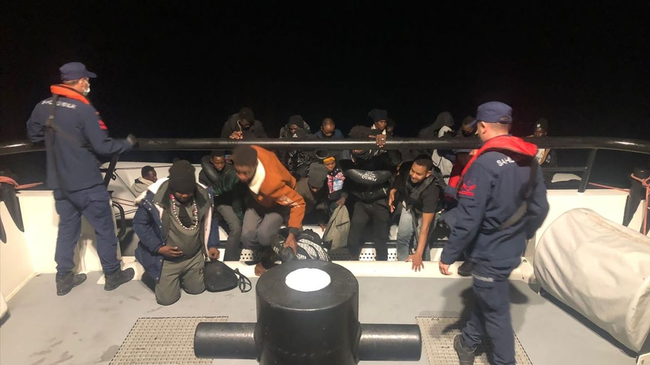 İzmir Açıklarında 28 Düzensiz Göçmen Yakalandı