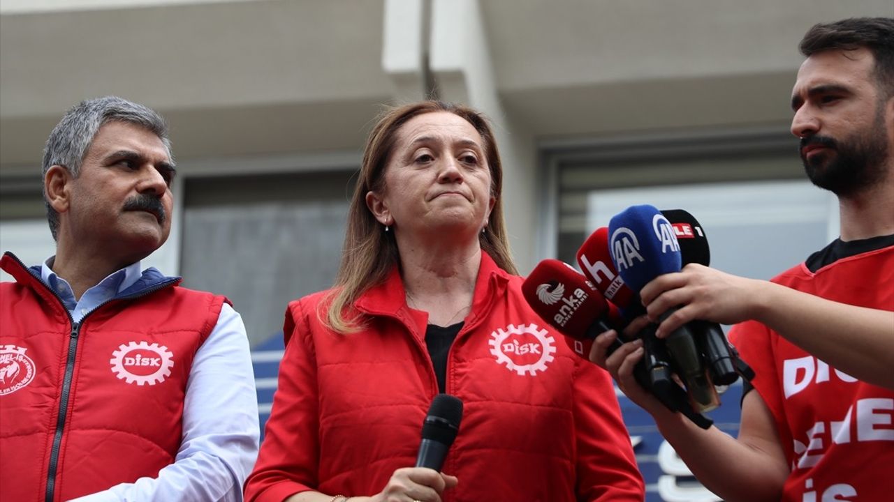 İzmir Büyükşehir Belediyesi İşçilerinden Şiddetli Grev: Eşit Ücret Talebi