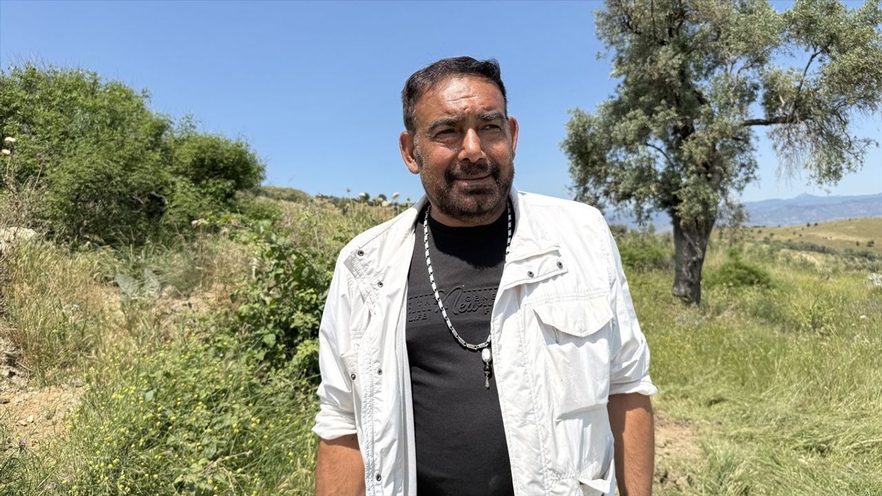 İzmir'de Arazisinden İzinsiz Yol Geçirildiğini İddia Eden Vatandaş Yolu Kapattı