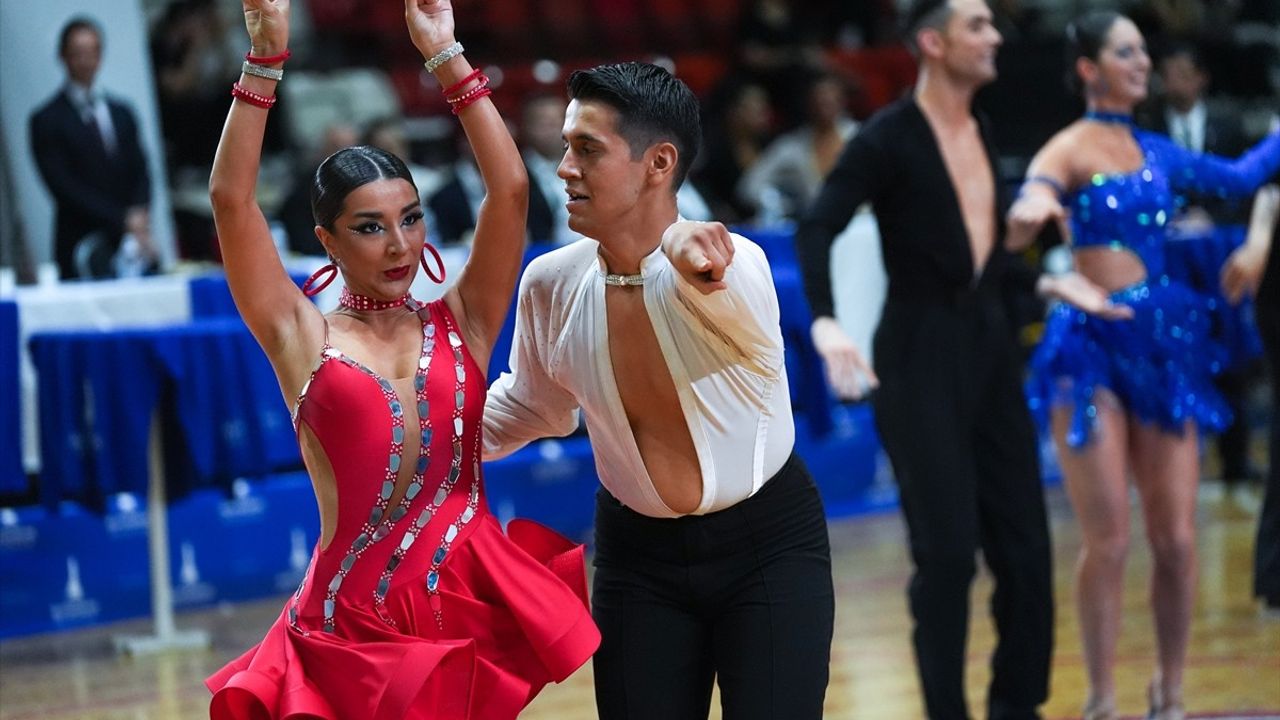 İzmir'de Dans Rüzgarı: Türkiye Kulüpler Arası Etap Yarışması Başladı