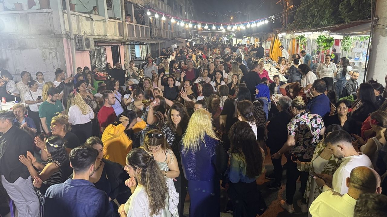 İzmir'de Hıdırellez Coşkuyla Kutlandı