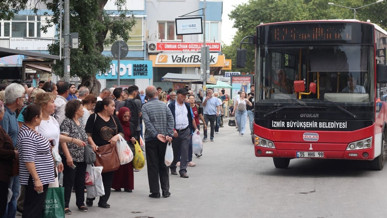 İzmir'de İşçi Grevi Sonrası Toplu Taşımada Kriz