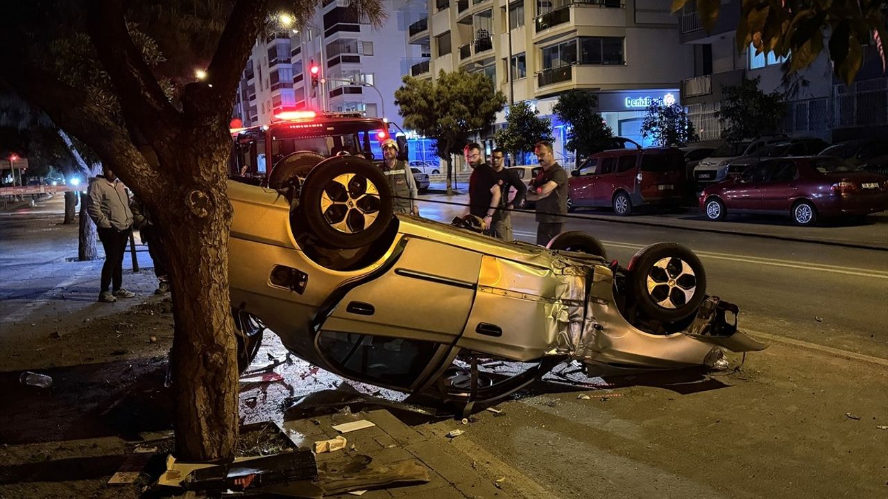İzmir'de Takla Atan Otomobilde Sürücü Yaralandı