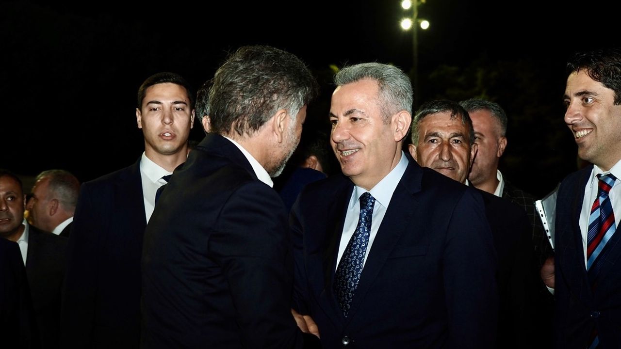 İzmir'den Diyarbakır'a Gönül Köprüsü Gecesi Düzenlendi