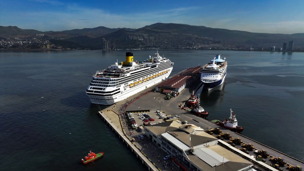 İzmir'e 4 Bin 540 Turist Getiren Kruvaziyerler Limanda