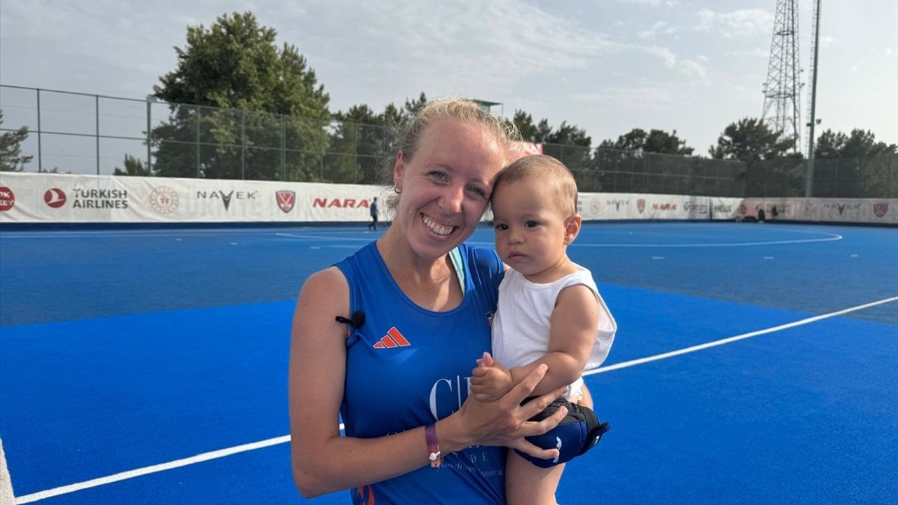 Kadın Hokeycisi Sinem Yalçın, Bebeğiyle Finale Yükseldi